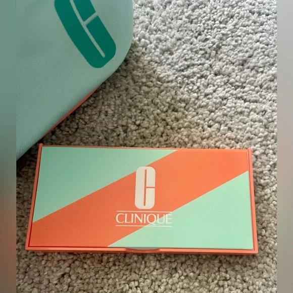 Clinique Teal and Orange Organize and Make Up Pallet - Picture 5 of 8